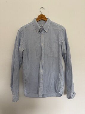 Uniqlo Oxford Light Blue and White Vertical Stripe Button-Down Shirt
